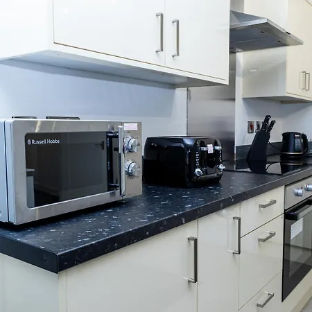 Spacious Ground Floor Near Old Trafford Stadium