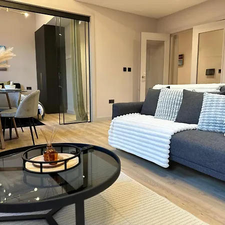 Stunning 2br In Chinatown *