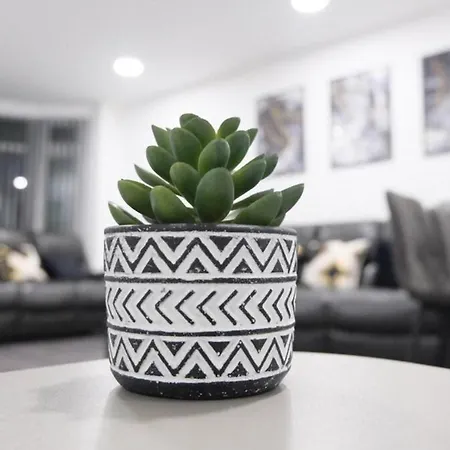 Semesterbostad Entire 3-bed House Sleeps 5 W Parking *