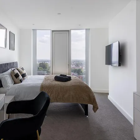 Central Skyline 2bed * Манчестер