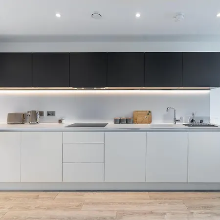 Central Skyline 2bed Апартаменты *