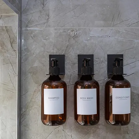 Дом отдыха The Kent Luxury House Sleeps 14 Free Parking Манчестер