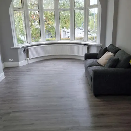 Victoria Avenue East 3 Bedroom House Дом отдыха *