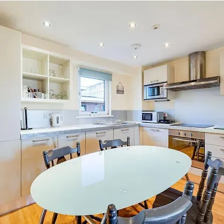 Luxury 2br - Prime Location - Parking Apartment