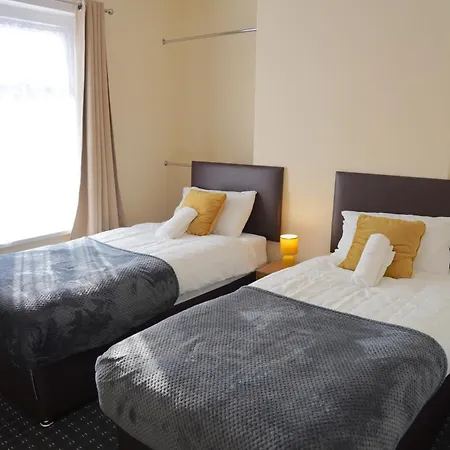 Peaceful Cosy 2 Bed House In Nyaraló Manchester