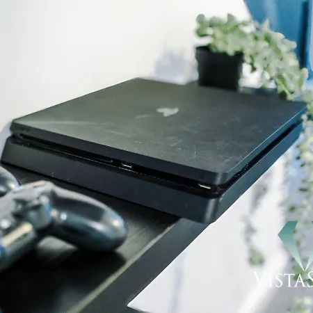 Hébergement de vacances Large 5bdr House By Vista Short Lets & Serviced Salford With Pool Table, Ps4 & Private Parking