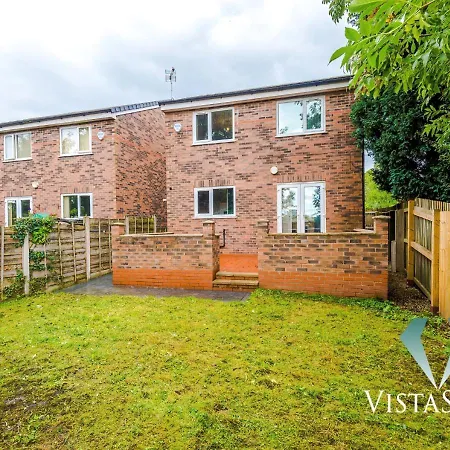 Large 5bdr House By Vista Short Lets & Serviced Salford With Pool Table, Ps4 & Private Parking * Manchester