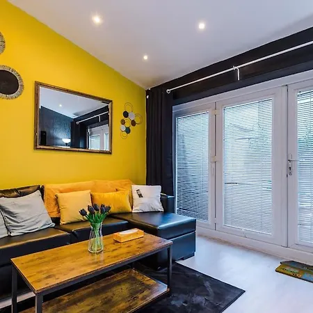 Appartement Sleeps 7, Games Room, Perfect For Groups, Driveway, Smart Tv, Available For Long *