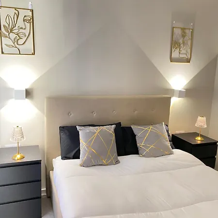 Lejlighed Luxurious, High-end 2-bedroom With Balcony *