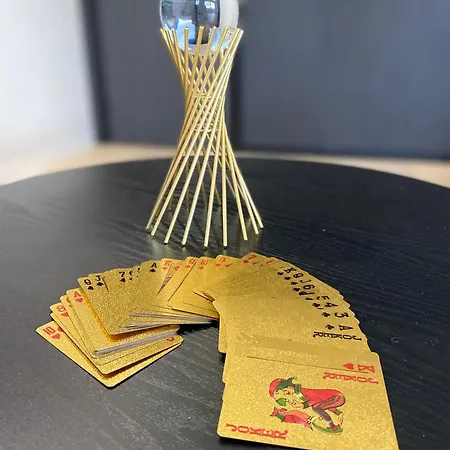 Lejlighed Luxurious, High-end 2-bedroom With Balcony *