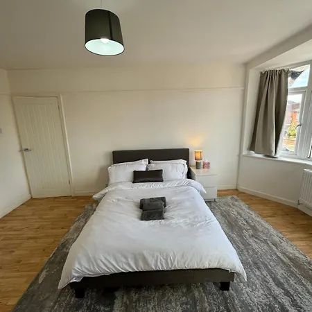 Alloggio in famiglia Elegant Estates Humble Abode 4 *