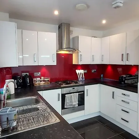 Modern Near Etihad, Coop Live