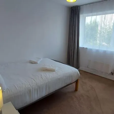 Apartman Modern Near Etihad, Coop Live *