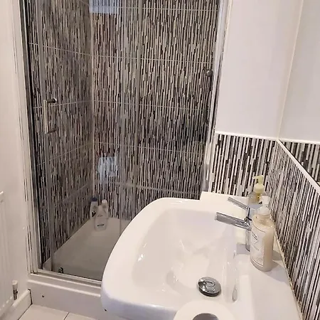 Modern Near Etihad, Coop Live