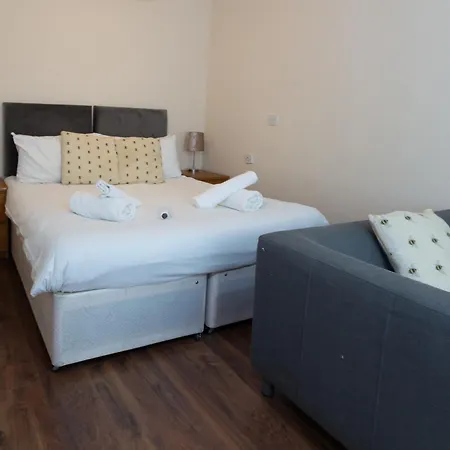 Cosy Stretford In A Prime Location Апартаменты *