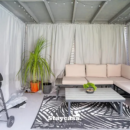 Pristine With Driveway, Gym And, Cinema Villa Manchester
