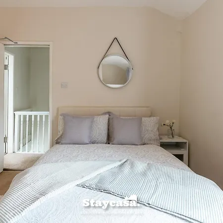 Pristine With Driveway, Gym And, Cinema Villa Manchester