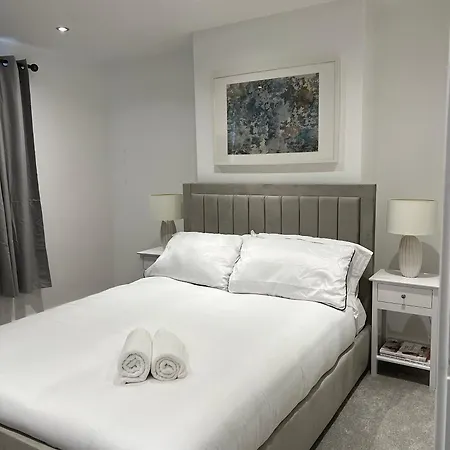 بيت للعطل Entire House - Near Etihad Stadium And *