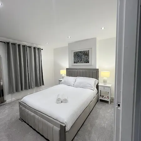 Entire House - Near Etihad Stadium And * Manchester