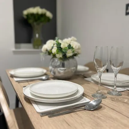 Entire House - Near Etihad Stadium And Holiday home Manchester