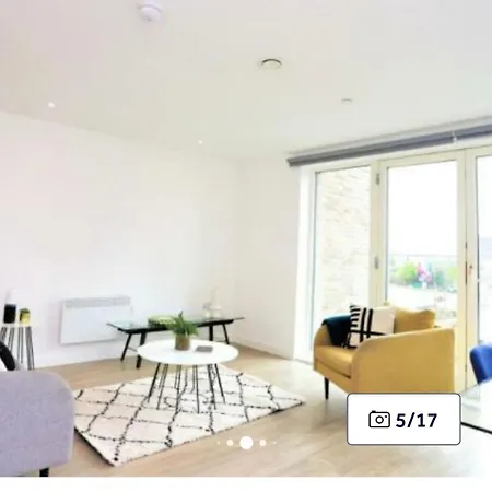 Luxury Comfy Bedroom With A View In Salford Quays