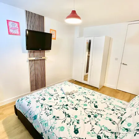 Private Garden With Geodome Манчестер