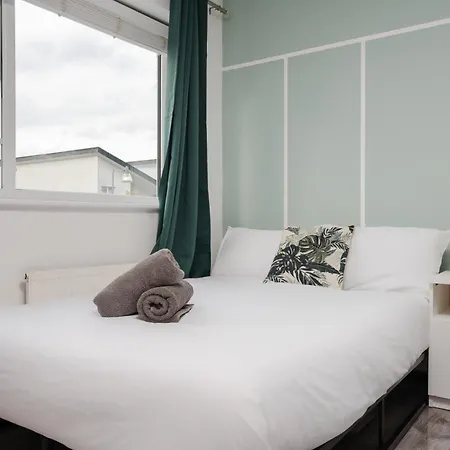 Etihad, & Coop Live - Free Parking - 10ppl *