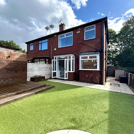 펜션 Stylish 3-bed In Prestwich With Free Parking