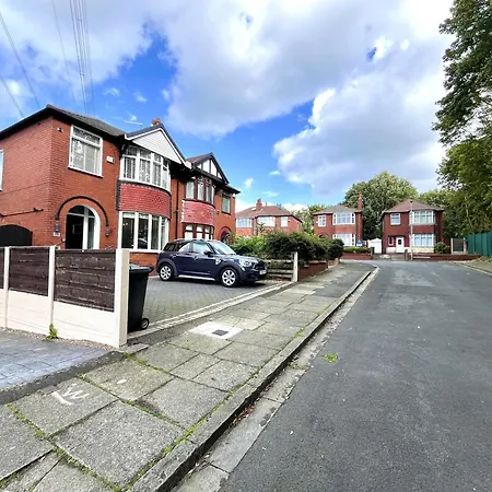 펜션 Stylish 3-bed In Prestwich With Free Parking *