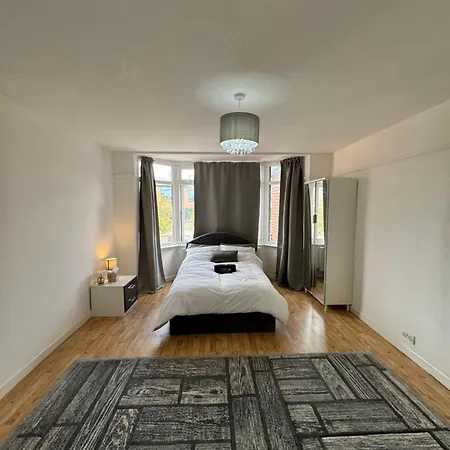 Elegant Estates Humble Abode 3 Homestay Manchester