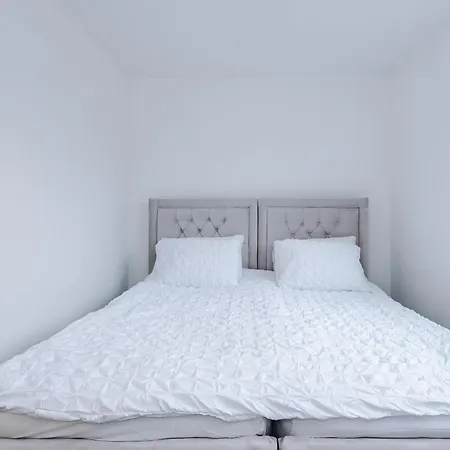 Апартаменты The Clover Townhouse