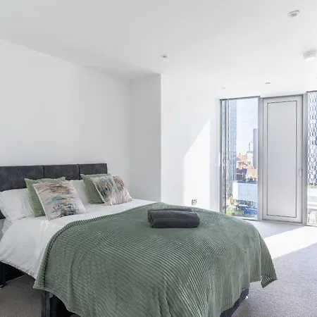 Stunning High Rise Ap In Central Apartamento