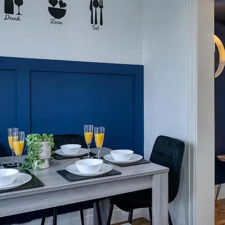 Gem - Spacious 3 Bedroom House Nyaraló Manchester