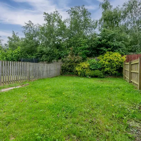 Apartment Superb Two Bedroom House Near Etihad & Coop Live - Free Parking