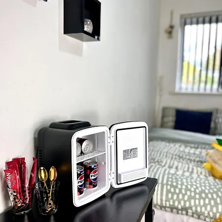 Cozy Private With Private Bathroom & Free Parking In Salford! 아파트 맨체스터