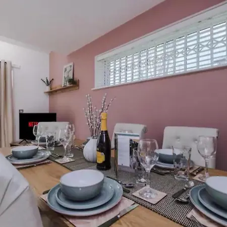 Prázdninový dům Oasis Retreat - 4 Bedroom House Manchester