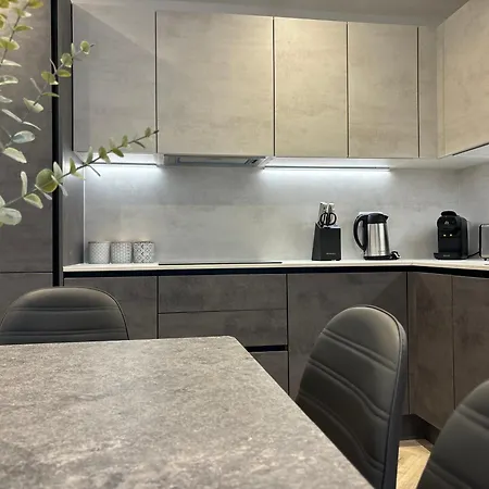 Apt, Free Parking, Business, Couples & Families * Manchester