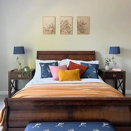 Artistic 3 Bed In Old Trafford Next To Mufc بيت للعطل