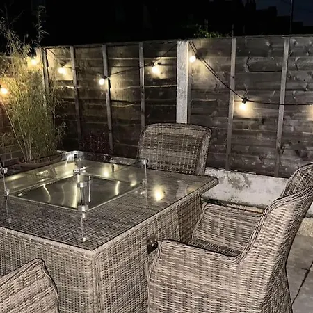 Artistic 3 Bed In Old Trafford Next To Mufc Prázdninový dům *