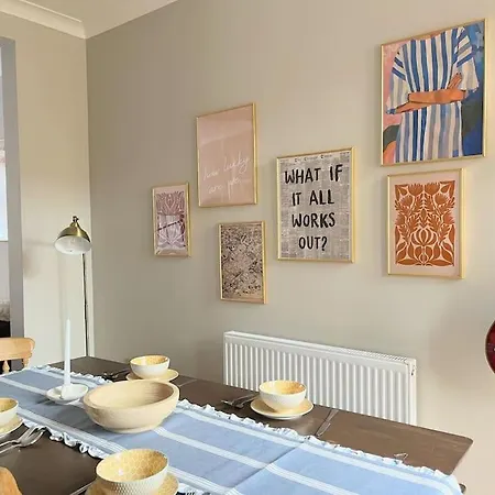 Artistic 3 Bed In Old Trafford Next To Mufc بيت للعطل *