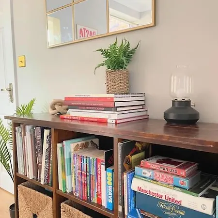 Artistic 3 Bed In Old Trafford Next To Mufc بيت للعطل