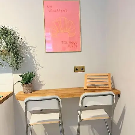 بيت للعطل Artistic 3 Bed In Old Trafford Next To Mufc مانشستر