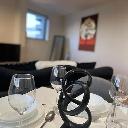 Deluxe 2 Bed En-suite Flat