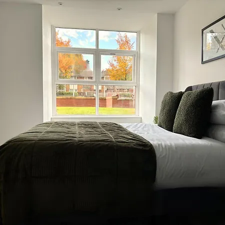 Apt, Free Parking, Business, Couples & Families * Manchester