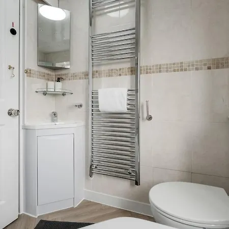 Cozy 3br - Games - Sleeps 9 Apartment Manchester