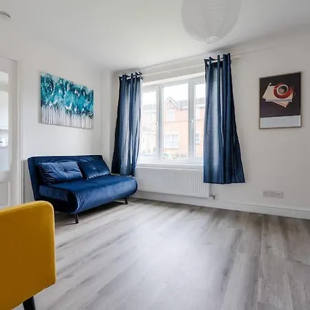 Cozy 3br - Games - Sleeps 9 דירה
