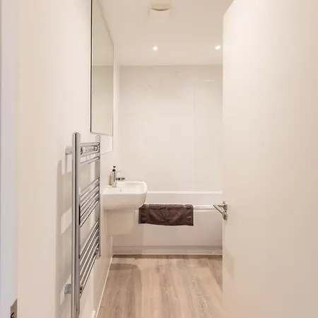 Stunning Modern 3 Bedroom Townhouse - Perfect Getaway *