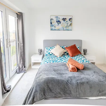 Stunning Modern 3 Bedroom Townhouse - Perfect Getaway