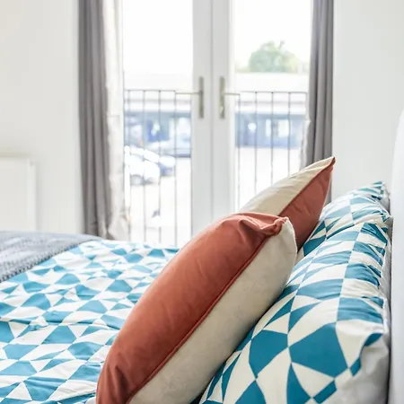 Stunning Modern 3 Bedroom Townhouse - Perfect Getaway بيت للعطل