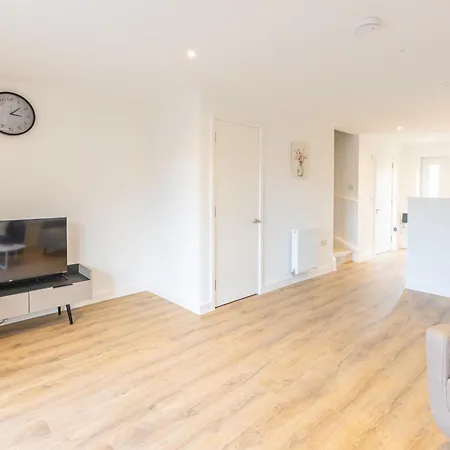 Stunning Modern 3 Bedroom Townhouse - Perfect Getaway